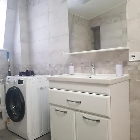 Apartment новобереговая, 8 кв. 17