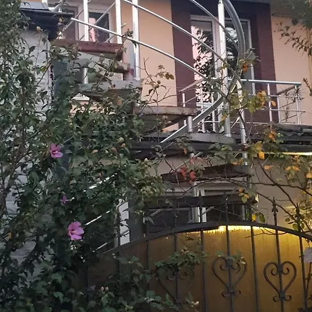 Apartment новобереговая, 8 кв. 17