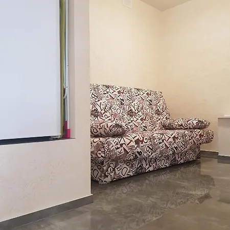 Apartment новобереговая, 8 кв. 17